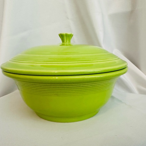 FIESTA LTD CHARTREUSE COVERED CASSEROLE 1997 Original - Picture 1 of 5